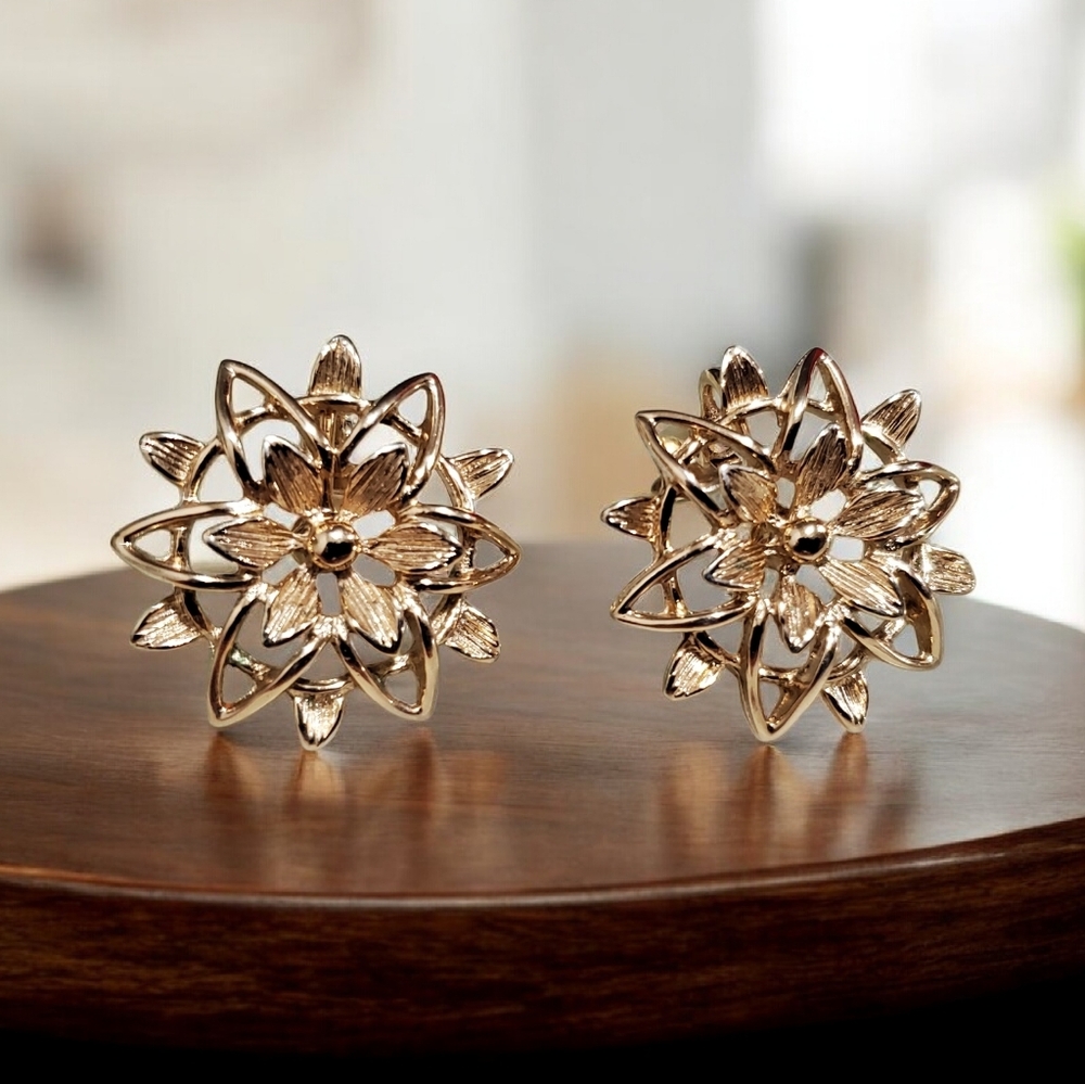 Vtg. Sarah Coventry Clip On Earrings